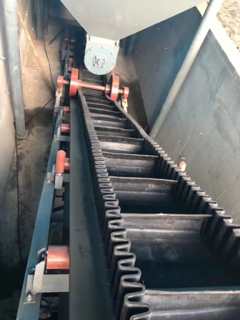 皮帶輸送機(jī)運行.jpg